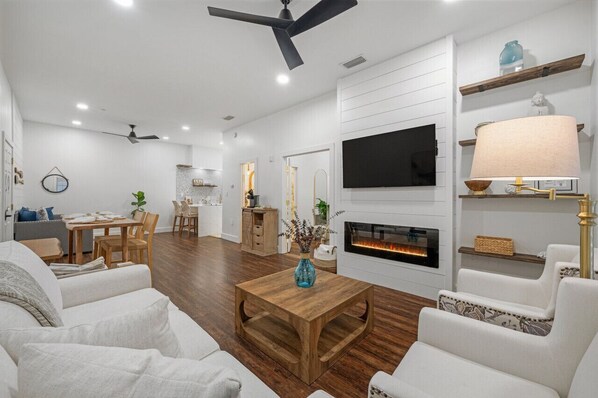 Living room, fireplace, tv