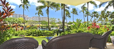 A tropical view on the lanai with elegant patio seating.