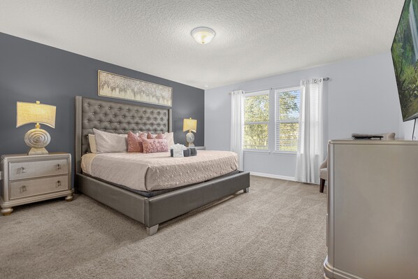 Upstairs master bedroom with double side nightstands and TV!!