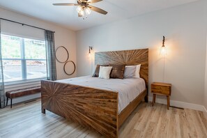 Main Floor King En Suite