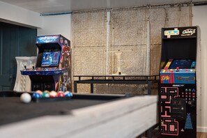 Ultimate game room setup: pool table + arcade!