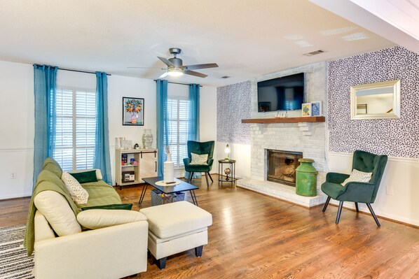 Savannah Vacation Rental | 3BR | 2.5BA | Stairs to Enter | 2,000 Sq Ft