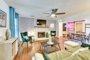 Living Room | 1st Floor | Free WiFi | Smart TVs | Central A/C & Heating