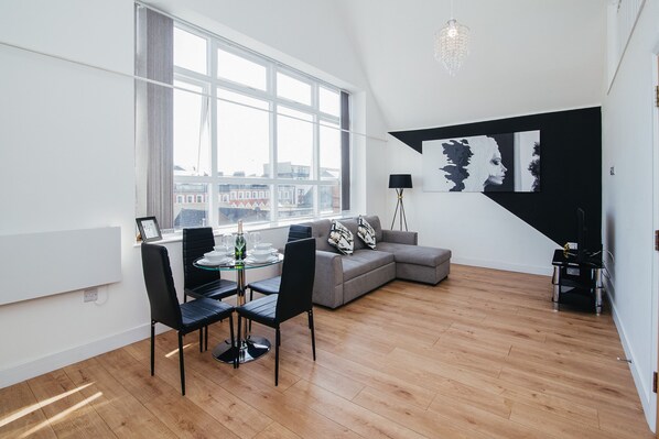 Living Room / Lounge
