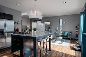 Island cooktop to gather with the chef
