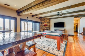 Game Room | Air Hockey/Billiards/Ping Pong Table | 5 Mi to Lake Blue Ridge