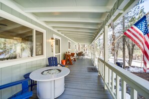 Covered Deck | Outdoor DIning Area | Gas Fire Pit