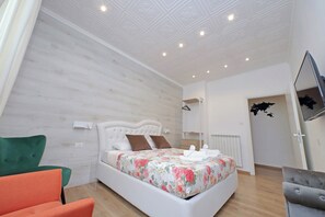 first bedroom, with king size bed
