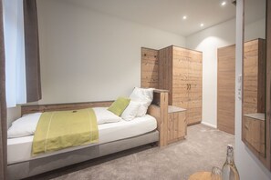 dasZimmermann, (Todtmoos), LHS 05572-Einzelzimmer mit Balkon