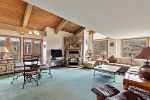 Spacious Living Room with large TV, Fireplace and Lots of Seating