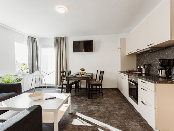 Ferienwohnung 3 - Wohnzimmer mit offener Küche