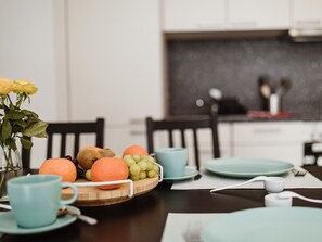 Ferienwohnung 3 - Wohnzimmer mit offener Küche