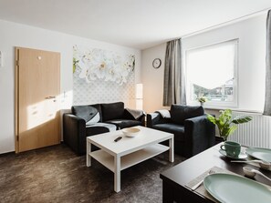 Ferienwohnung 3 - Wohnzimmer mit offener Küche
