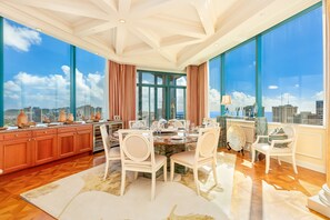 Dining Area with Diamond Head and Ocean View