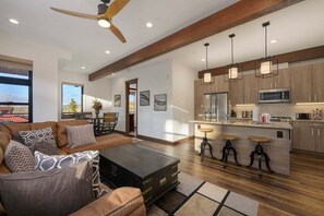 StayWinterPark Arrow 202 open floor plan