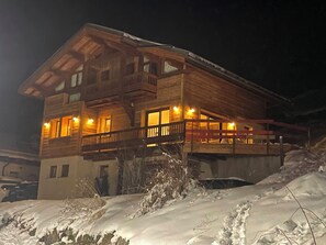 Chalet en fin de soirée