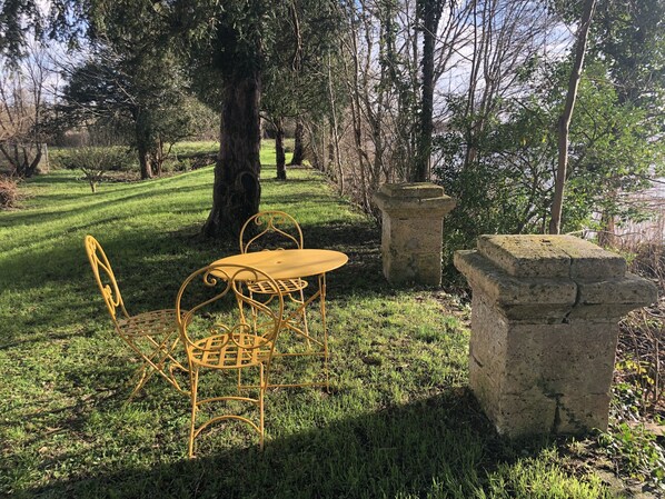 La terrasse au bord de l'eau