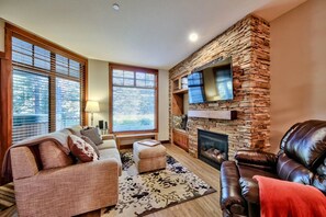 Living room
