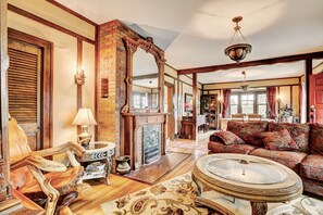 Home Decor, Indoors, Furniture, Living Room, Couch