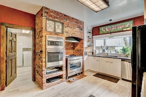 Indoors,Floor,Flooring,Kitchen,Hardwood
