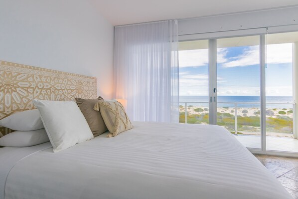 Master w KB - Elite Accommodation, Adelaide, West Beach Holiday Home, Short term rental, sleeps 8 (1)