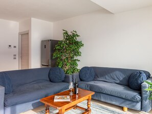 Canapé, Table, Meubles, Plante, Confort, Bois, Canapé-Lit, Porte, Design Intérieur, Salon