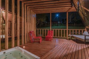 Private spa tub