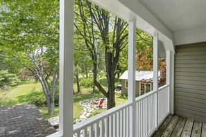 upstairs balcony overlooking backyard