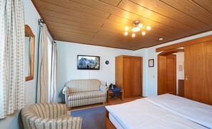 Ferienwohnung Spitzstein, ca. 30qm, Balkon-Geigelstein1 30qm 1stock Wohn-Schlafzimmer