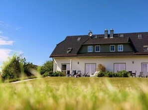 Außenseite Ferienhaus [Sommer]
