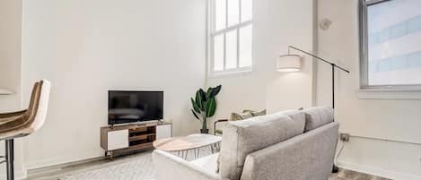 CozySuites - 2BR with Direct Skybridge Access #8