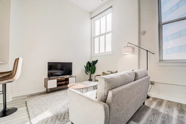 CozySuites - 2BR with Direct Skybridge Access #7