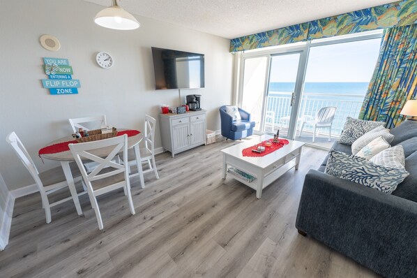 Direct Oceanfront, Beautifully Decorated
