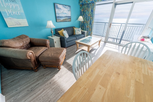 Beautifully Decorated, Direct Oceanfront