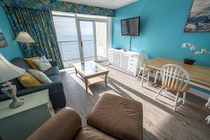 Beautifully Decorated, Direct Oceanfront