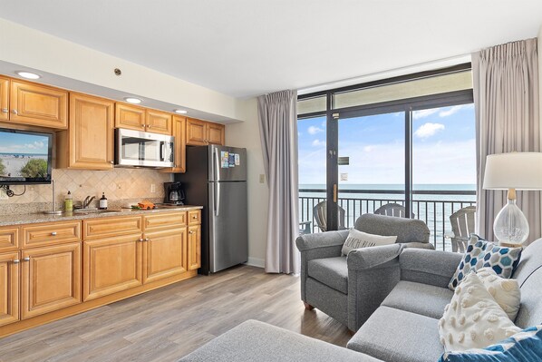 Direct Oceanfront, Beautifully Decorated