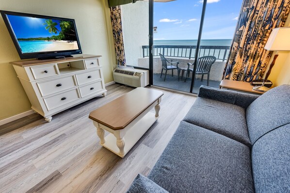 Direct Oceanfront, Beautifully Decorated