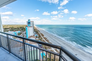 Large Balcony, Amazing Views!