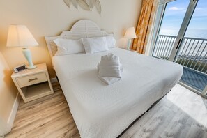King Bed in Main Bedroom, Beautifully Decorated with Views of the Ocean!