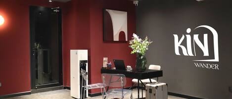 Coin salon dans le hall