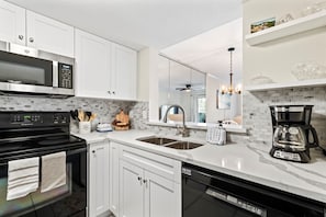 7105 Kitchen 4