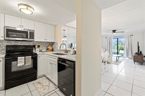 7105 Kitchen 1