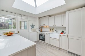 East Cottage, Langton Herring, Weymouth: The main kitchen