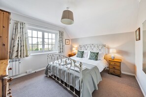 East Cottage, Langton Herring, Weymouth: The first floor king-size bedroom