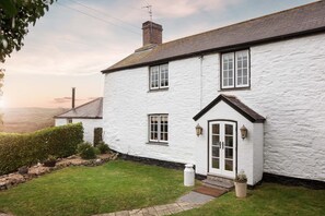 Ellenglaze, Holywell Bay, Cornwall, self catering with Beach Retreats.