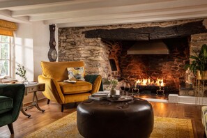 Living room at Ellenglaze, Holywell Bay, Cornwall, self catering with Beach Retreats.