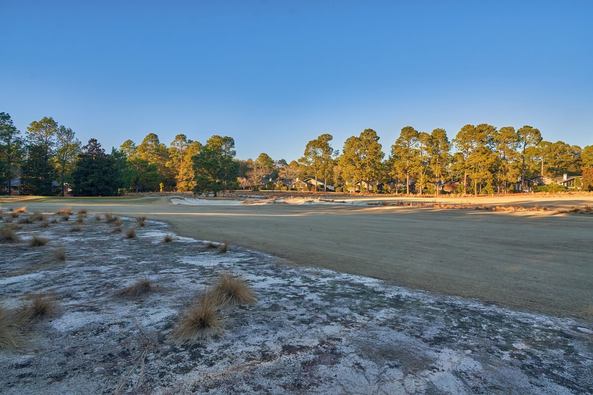 Course front-Pinehurst No 3 3BD/2BA. Walk to Pinehurst Resort &Golf Hall of Fame