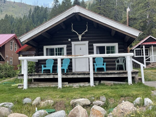 Cabin / Deck