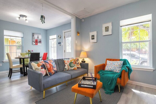 spacious living room iwth a lot of natural lights
