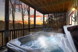 Hot tub on covered deck with stunning long range mountain views! 